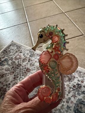 Nwt gorgeous Seahorse Wallflower in light pretty colors with scent control